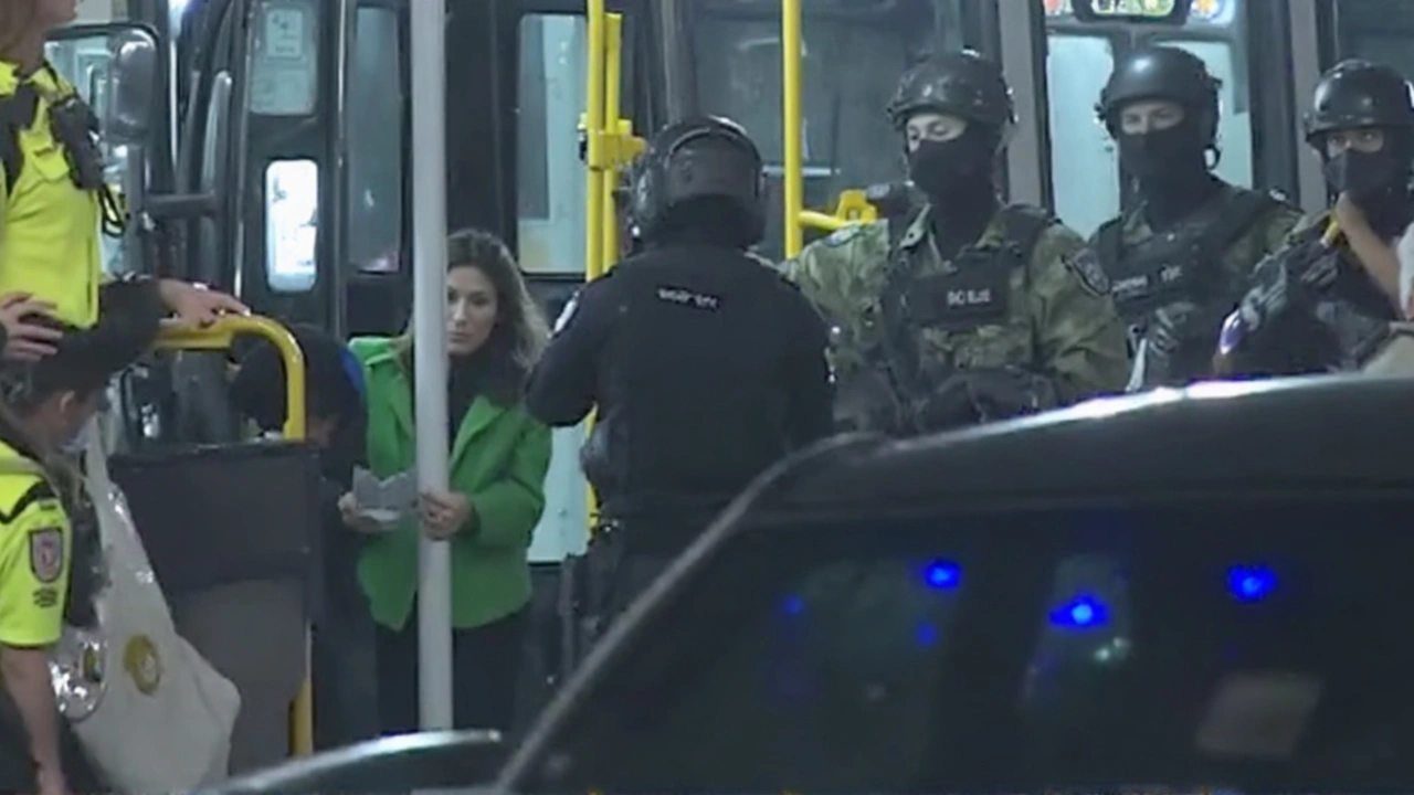 Motorista de ônibus é libertado após horas de sequestro na Zona Leste de São Paulo